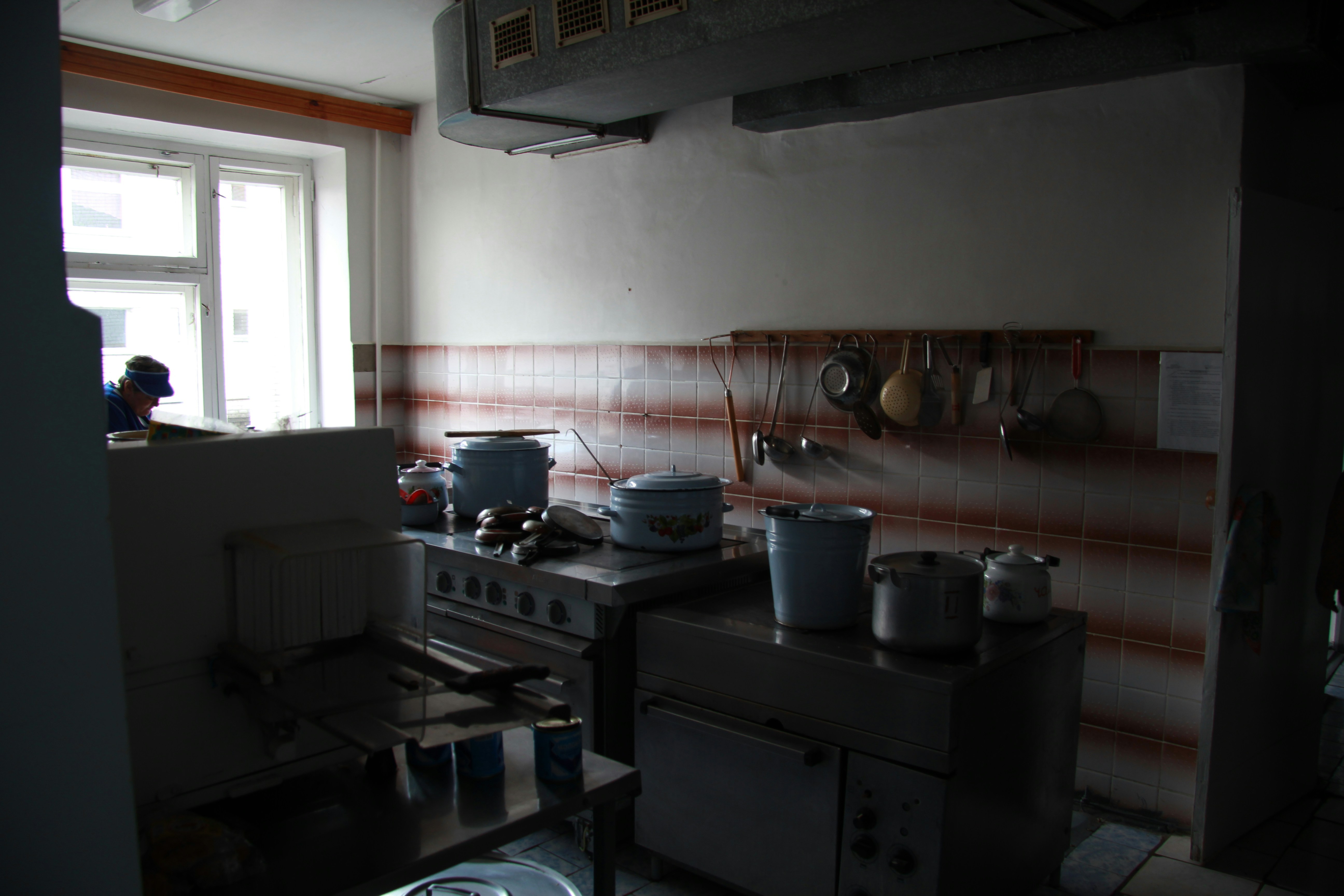 Cara Membersihkan Kitchen Set Stainless Steel Agar Tetap Mengkilap Sepanjang Hari